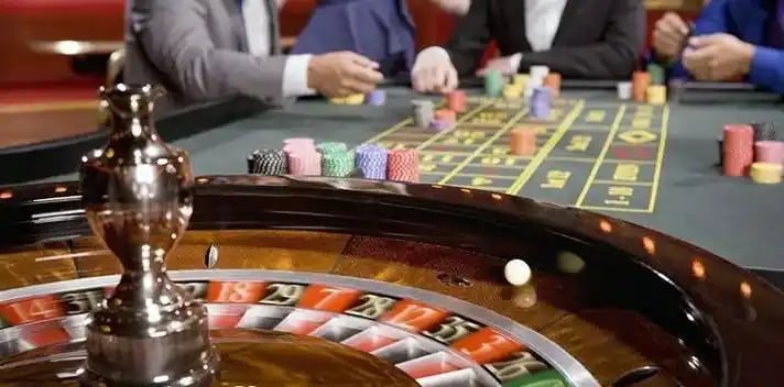 Fitur bonus dan free spin dalam game Hacksaw Gaming