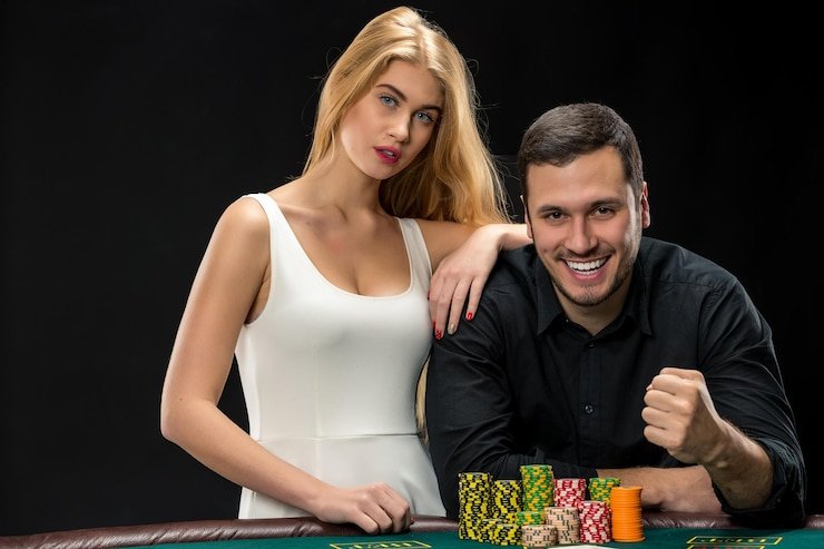 Tampilan dealer langsung blackjack di studio multi-kamera lonteqq